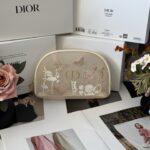 DIOR 化粧ポーチ 刺繡タイプ ノベルティ ケース付き 20*6*15cm