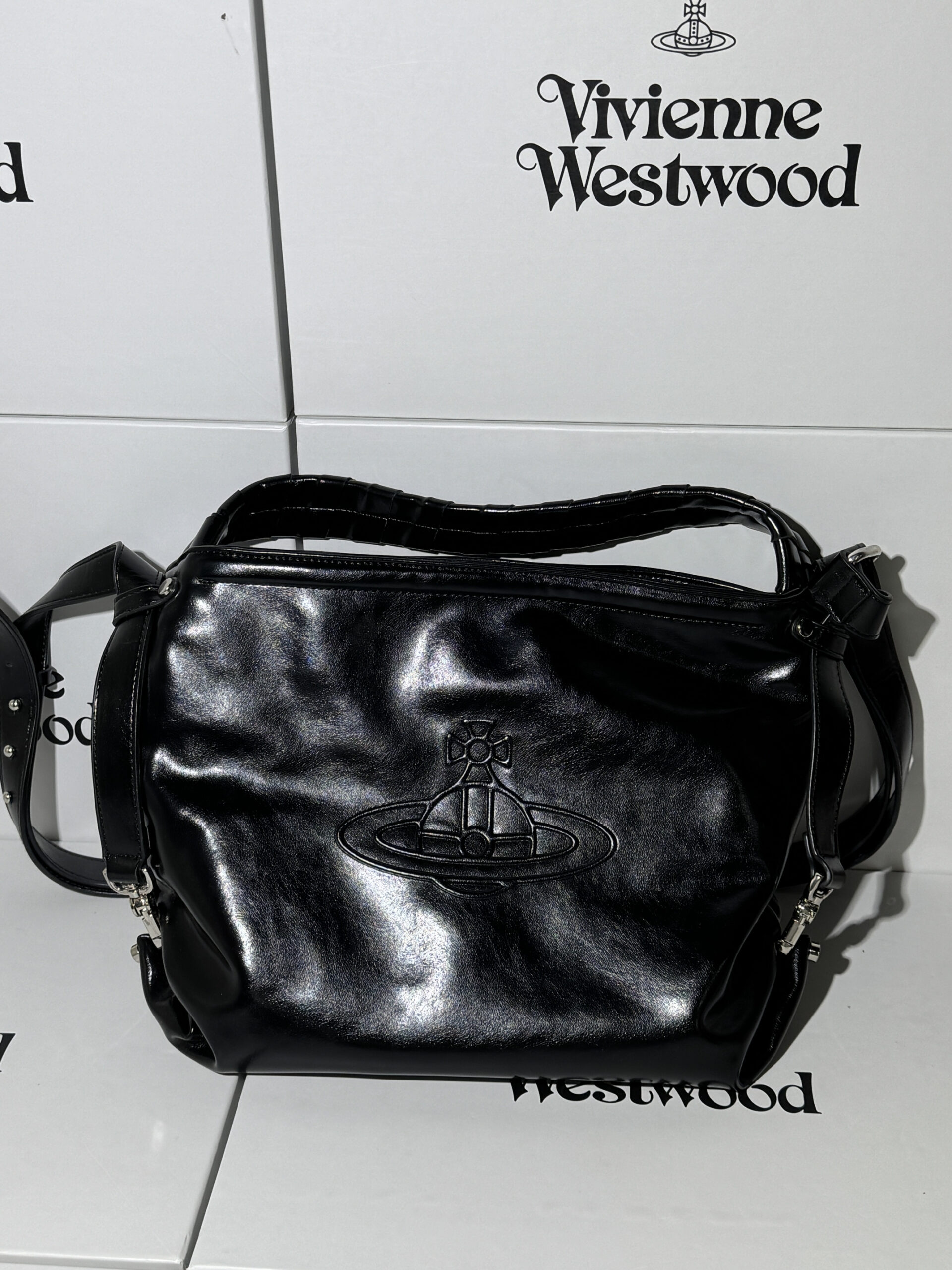 0001 Vivienne Westwood ショルダーバック ケース付き 36*14*27cm - 画像 (1)