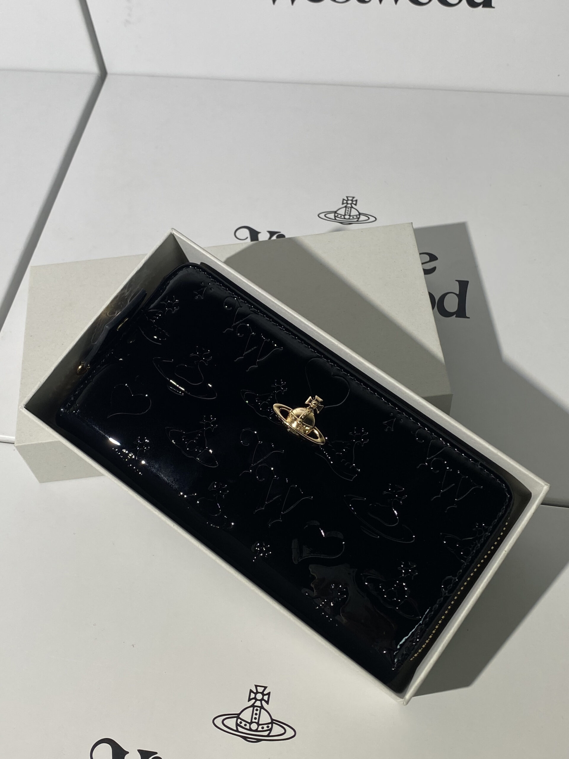 0001 Vivienne Westwood 長財布 ケース付き - 画像 (1)