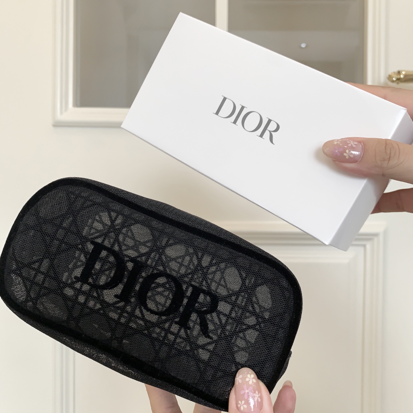 0001 DIOR メッシュ化粧ポーチ ノベルティ ケース付き 16*8*8cm - 画像 (1)