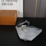 LV Discovery ボディーバック ケース付き 36*19cm