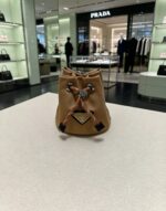 PRADA Re-Nylon Speedrock キーホルダー - 画像 (3)