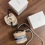 DIOR miniショルダーバック ノベルティ ケース付き 8*8*8cm