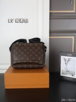 LV ショルダーバッグ ケース付き 24*18cm - 画像 (3)