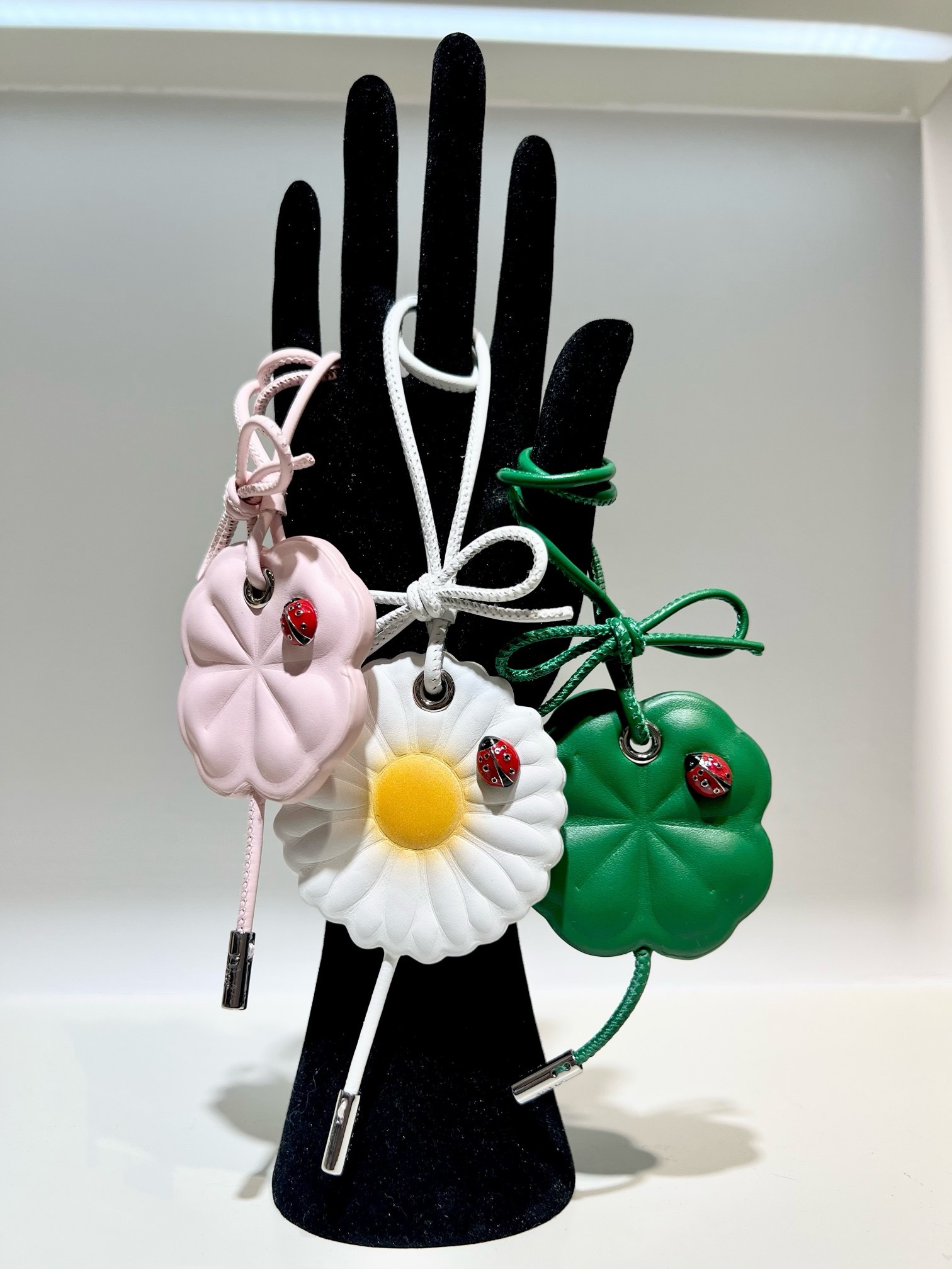 0001 Dior Clover バッグチャーム - 画像 (1)