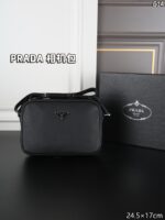 PRADA ショルダーバック ケース付き 24.5*17cm