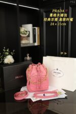 PRADA 水筒バック ケース付き 24*21cm - 画像 (9)