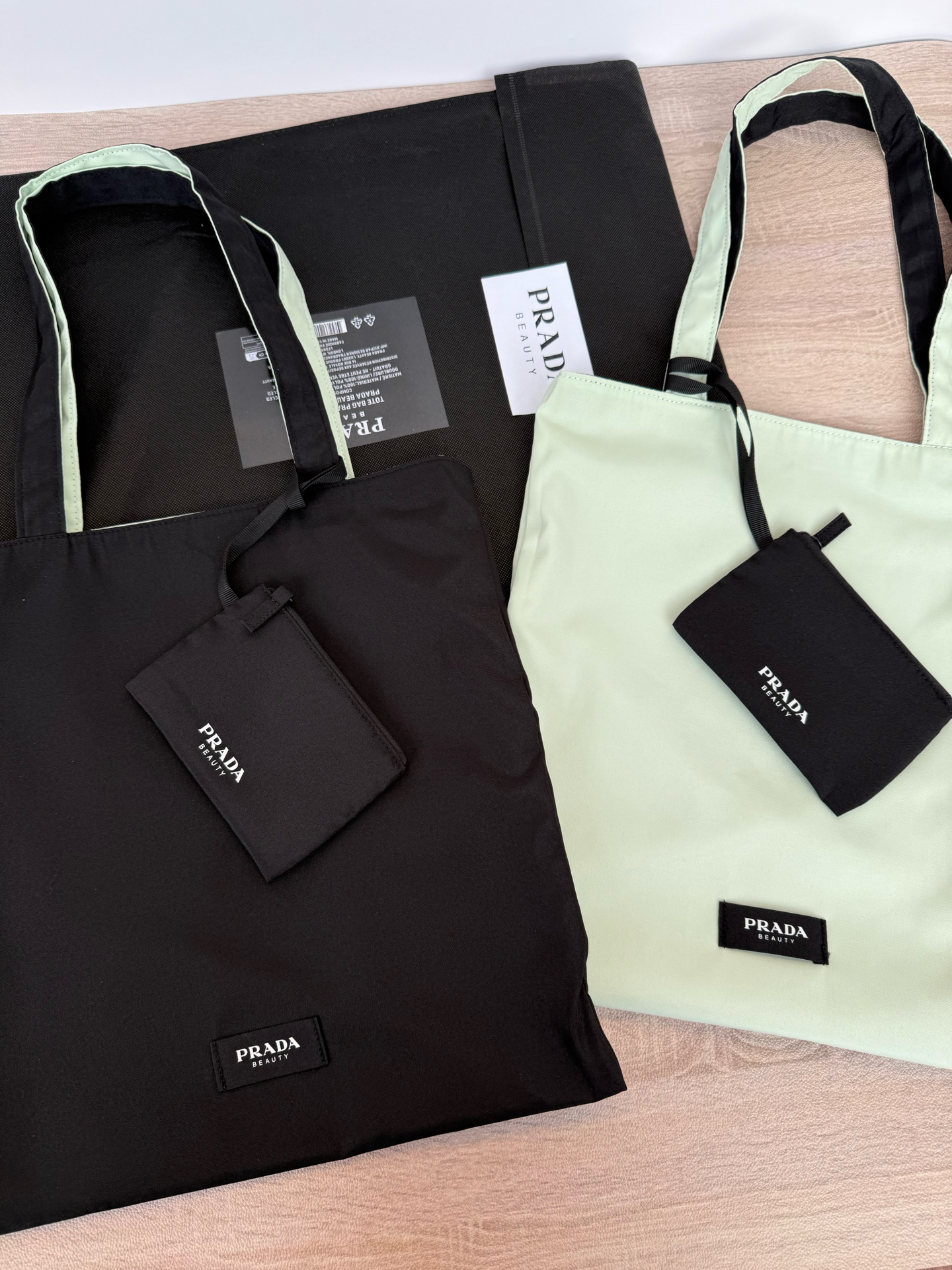 0001 PRADA キャンバス トートバッグ 両面タイプ ノベルティ 37*36cm - 画像 (1)