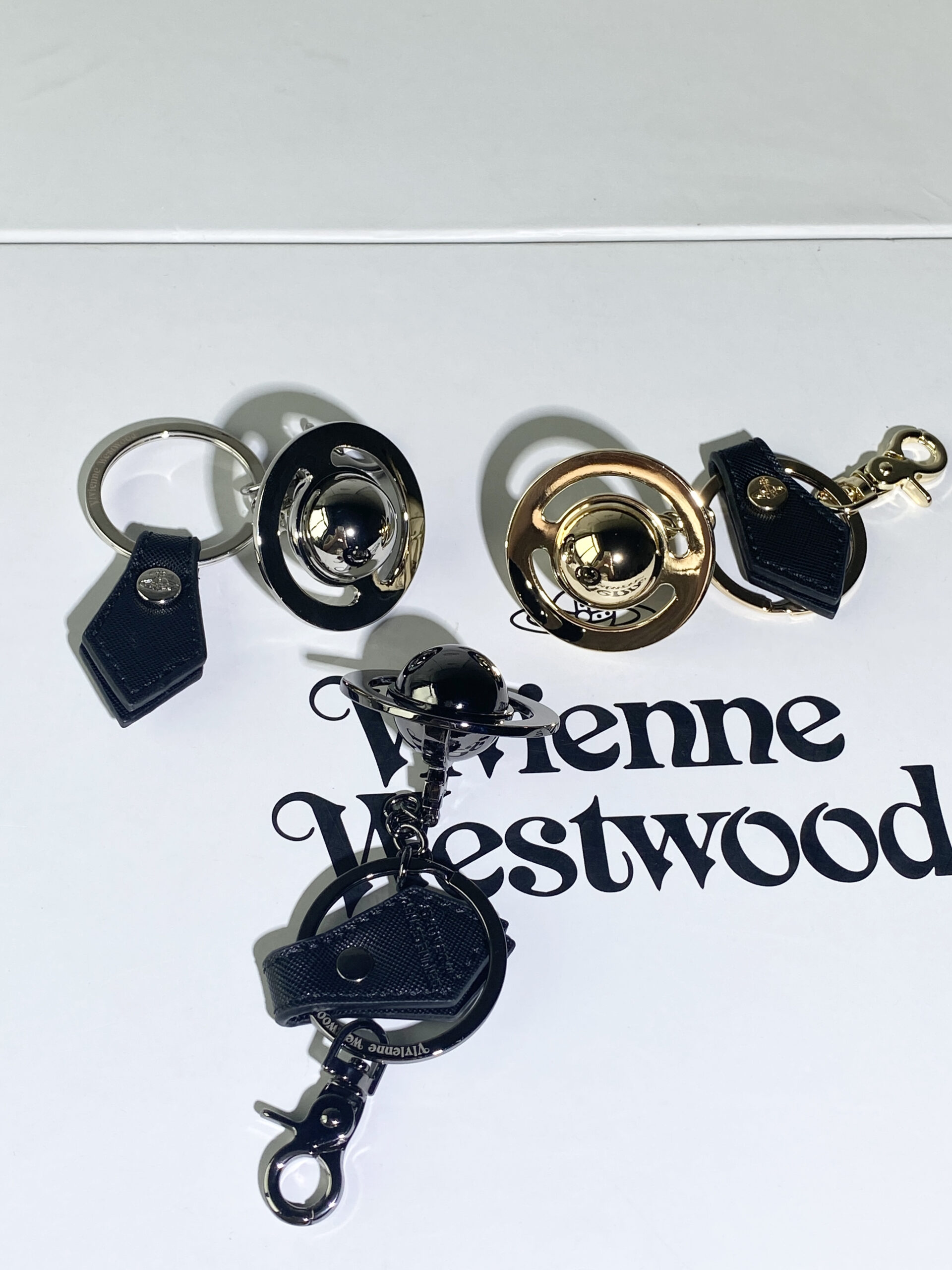 0002 (2) Vivienne Westwood キーホルダー ケース付き - 画像 (1)