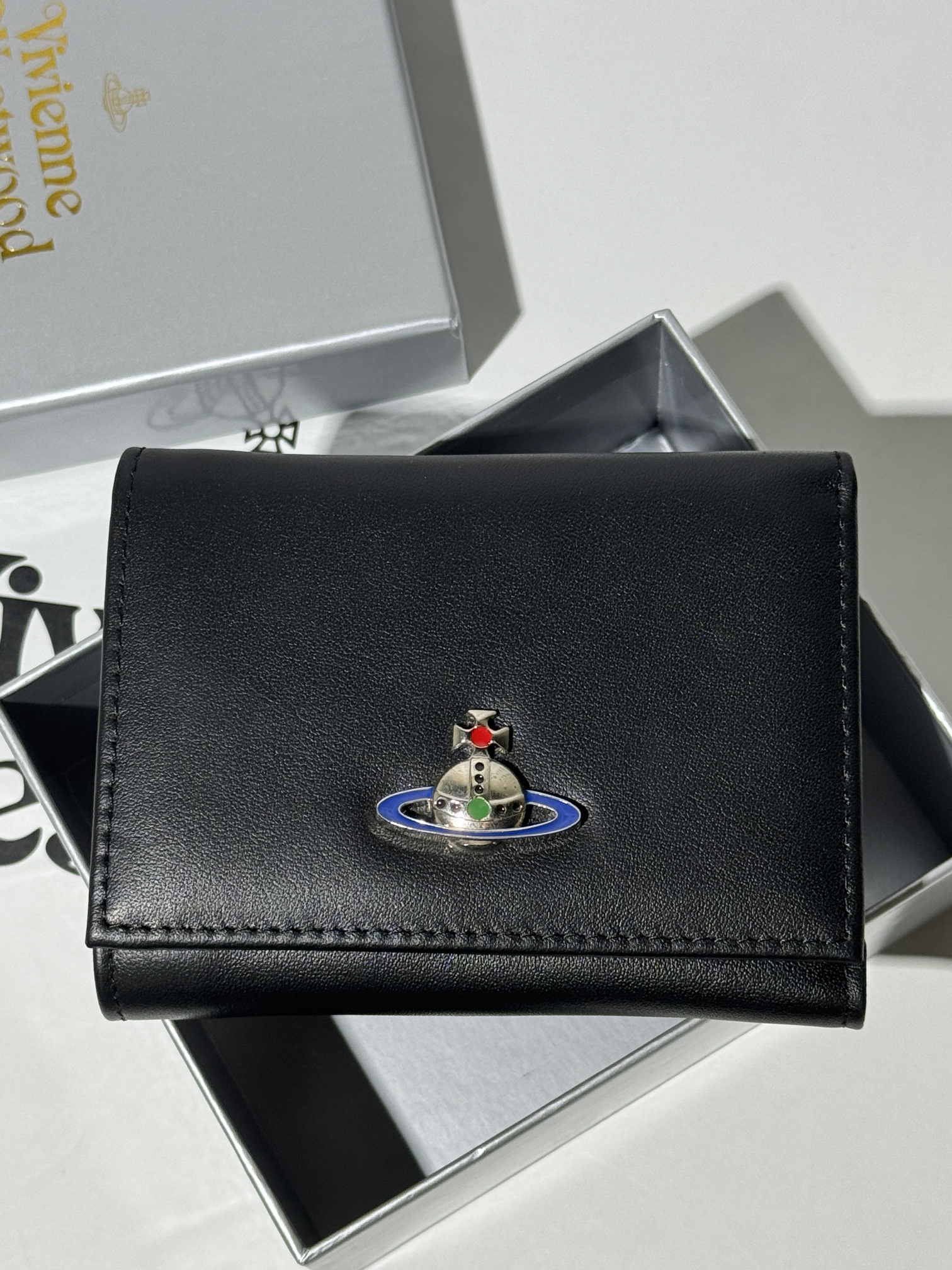 0002 Vivienne Westwood 三つ折り財布 ケース付き - 画像 (1)