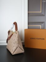 LV Beaubourg ショルダーバック ケース付き 29*27cm - 画像 (8)