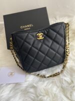 CHANEL hoboバックvip ノベルティ ケース付き  20*9*16cm - 画像 (3)