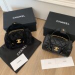 CHANEL Vic ショルダーバック ノベルティ ケース付き 17*10cm - 画像 (2)
