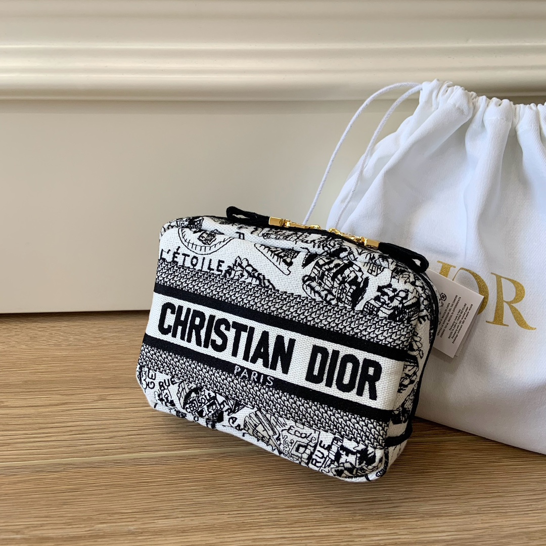 0002 DIOR vic 刺繡 化粧ポーチ ノベルティ - 画像 (1)