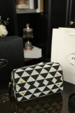 PRADA ショルダーバック ケース付き 21.5*14cm - 画像 (10)