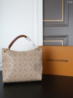LV Beaubourg ショルダーバック ケース付き 29*27cm - 画像 (9)
