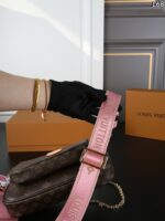 LV Multi Pochette Accessoires ショルダーバック ケース付き 23*13cm - 画像 (12)