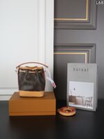 LV NOE 水筒バック ケース付き 13*16cm - 画像 (3)