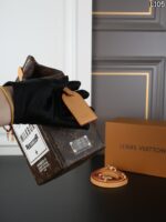 LV Milk 携帯ポーチ ケース付き 12*22.5cm - 画像 (5)