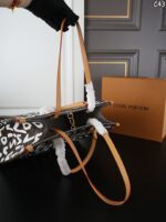 LV ONTHEGO ハンドバッグ ケース付き 34*27cm - 画像 (9)