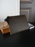 LV MARK 手持ちバック ケース付き 32*25cm - 画像 (3)