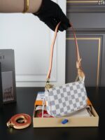 LV DamierAzur 肩掛けバッグ ショルダーあり ケース付き 17*10cm - 画像 (4)