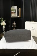 PRADA トートバッグ 38*30cm - 画像 (4)