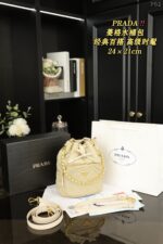 PRADA 水筒バック ケース付き 24*21cm - 画像 (3)