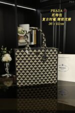 PRADA トートバッグ 36*41cm - 画像 (8)