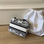 DIOR vic 刺繡 化粧ポーチ ノベルティ - 画像 (3)