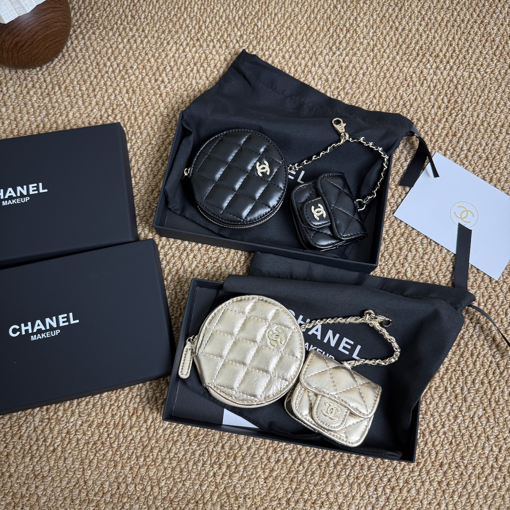 0003 CHANEL イヤホンケース&小銭いれ セットポーチ ノベルティ Vic商品 ケース付き - 画像 (1)