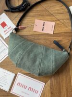 MiuMiu 肩掛けバック ノベルティ 26*12cm - 画像 (5)