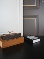 LV Nano Frivole デニム 肩掛けバック ケース付き 26*13cm - 画像 (7)