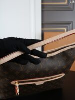 LV Line-Up 肩掛けバッグ ケース付き 34*30cm - 画像 (5)