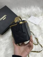 CHANEL ショルダーバック バニティー ノベルティ ケース付き 18*9*11cm - 画像 (3)