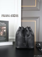 PRADA 水筒バック ケース付き 21*24cm - 画像 (9)
