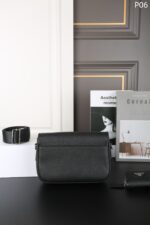PRADA Saffiano ショルダーバッグ ポーチ付き ケース付き 21.5*14cm - 画像 (3)