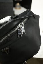 PRADA ボディーバック ケース付き 37.5*19cm - 画像 (3)