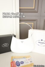 PRADA cleo 肩掛けバック ケース付き 27.5*19cm - 画像 (12)