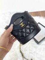 CHANEL miniショルダーバック ノベルティ ケース付き 13*7*12cm - 画像 (3)