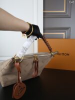 LV Beaubourg ショルダーバック ケース付き 29*27cm - 画像 (12)
