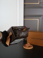 LV Milk 携帯ポーチ ケース付き 12*22.5cm - 画像 (6)