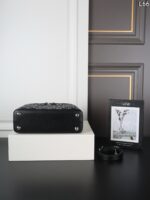 LV Capucines EAST WEST ショルダーバック ケース付き 28*18cm 22*13cm - 画像 (12)