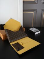 LV MARK 手持ちバック ケース付き 32*25cm - 画像 (5)