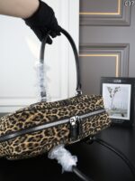 PRADA トートバッグ 34*20cm - 画像 (5)