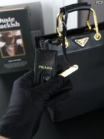 PRADA Re-Nylon トートバッグ ケース付き 23*28cm - 画像 (8)