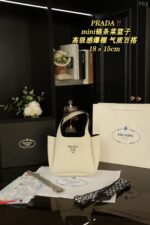 PRADA トートバッグ ケース付き 18*15cm - 画像 (9)