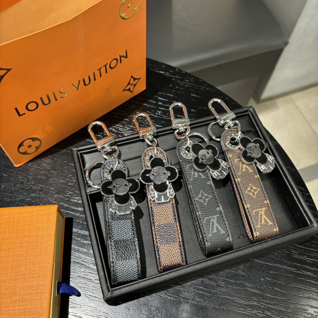0006 (2) LOUIS VUITTON キーホルダー - 画像 (1)