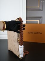 LV Beaubourg ショルダーバック ケース付き 29*27cm - 画像 (7)