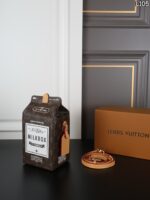 LV Milk 携帯ポーチ ケース付き 12*22.5cm - 画像 (3)